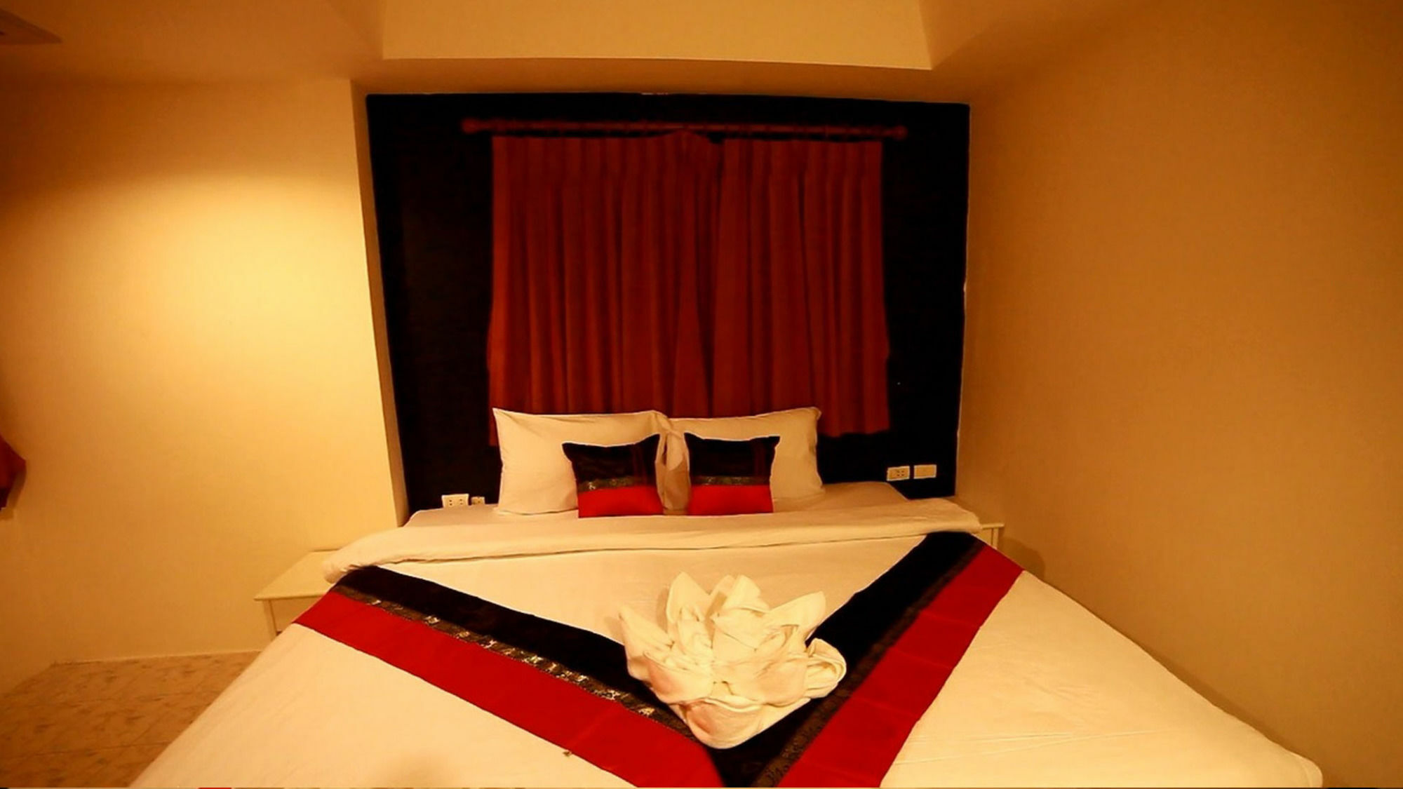 Rayaan Oriental Guest House & Restaurant Patong Buitenkant foto